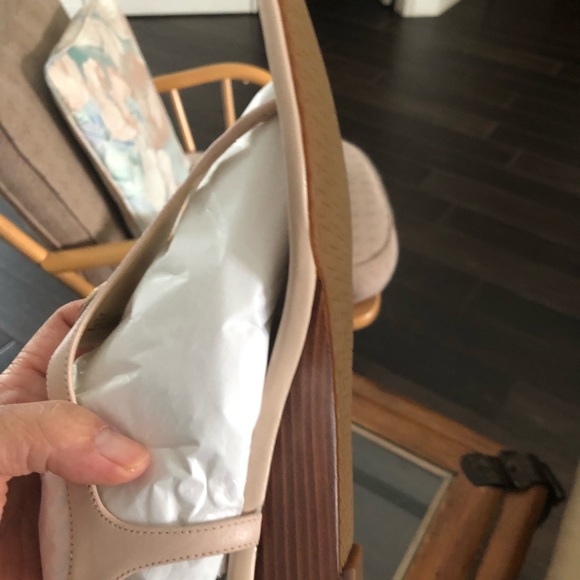 Michael Kors Sandals Size 8 - Picture 3 of 3